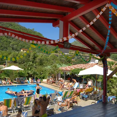 Glamping Holidays - Delle Rose Case Romagnoni